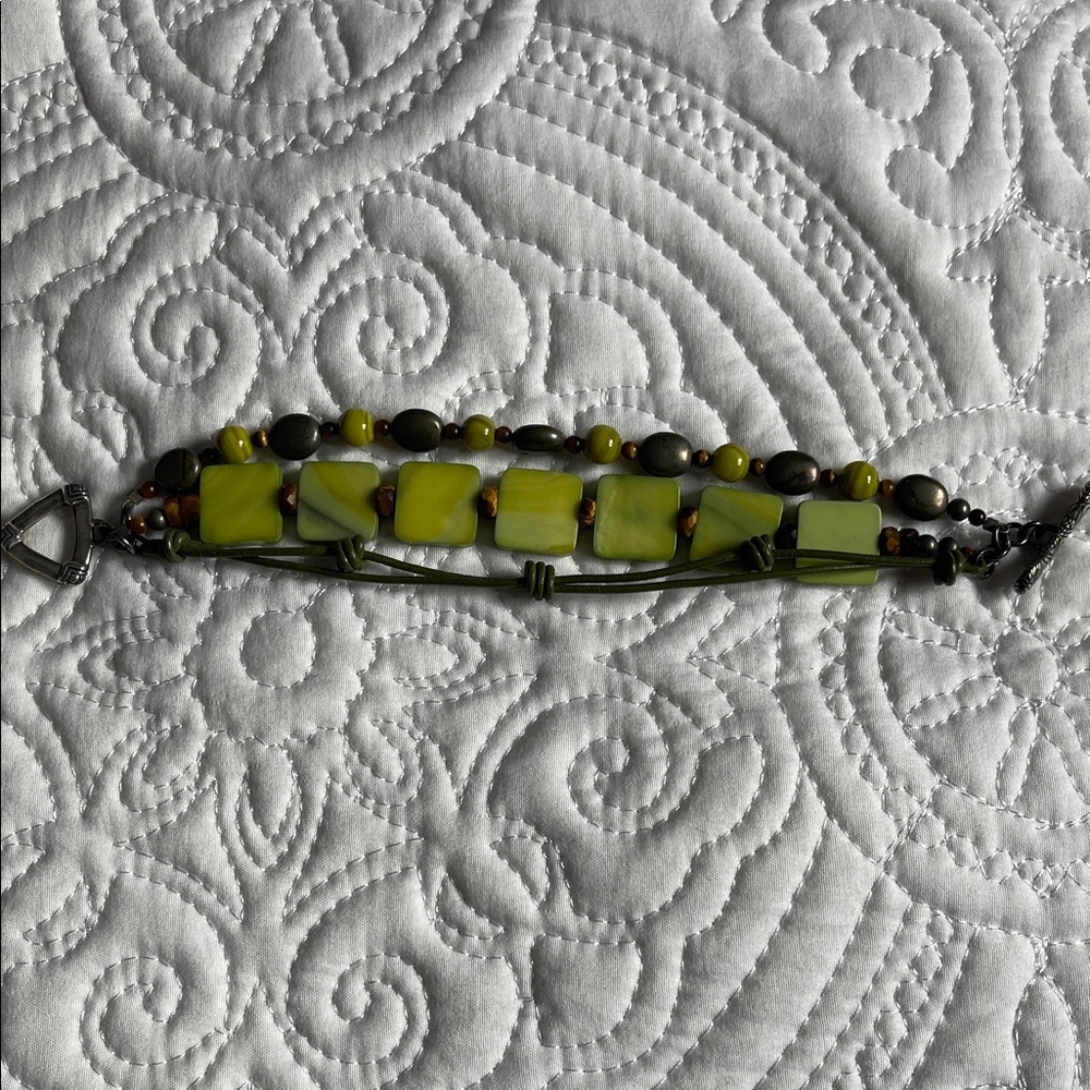 Retired Silpada B1132 Green mother of pearl and green leather Bracelet